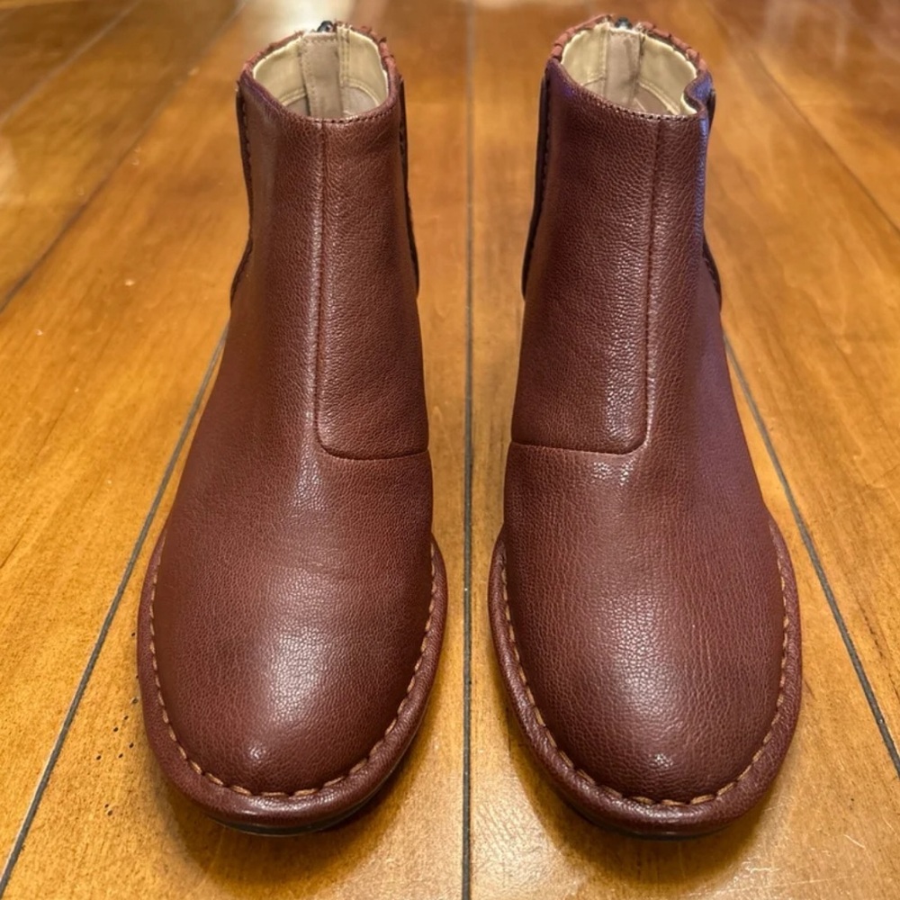 Clarks Sliced Ruby Tan Combination Leather Ankle Boot Size 7 1/2 Barely Worn